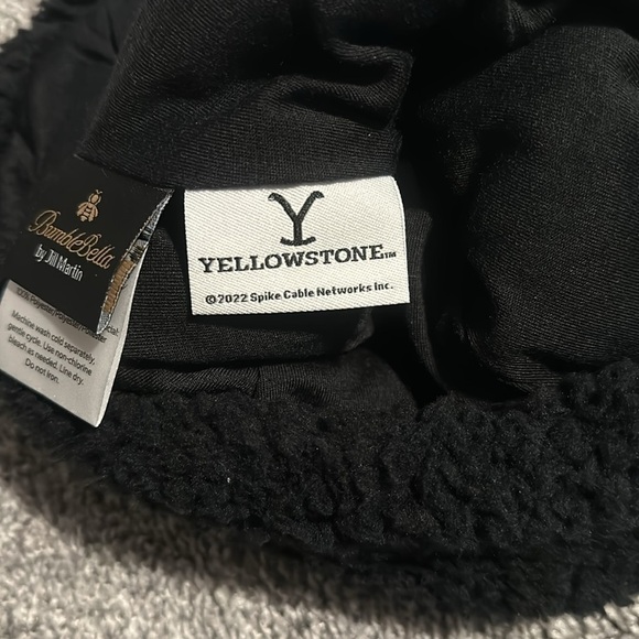 Yellowstone by Bumblebee Jill Martin Beanie with Pom Pom - Picture 3 of 4
